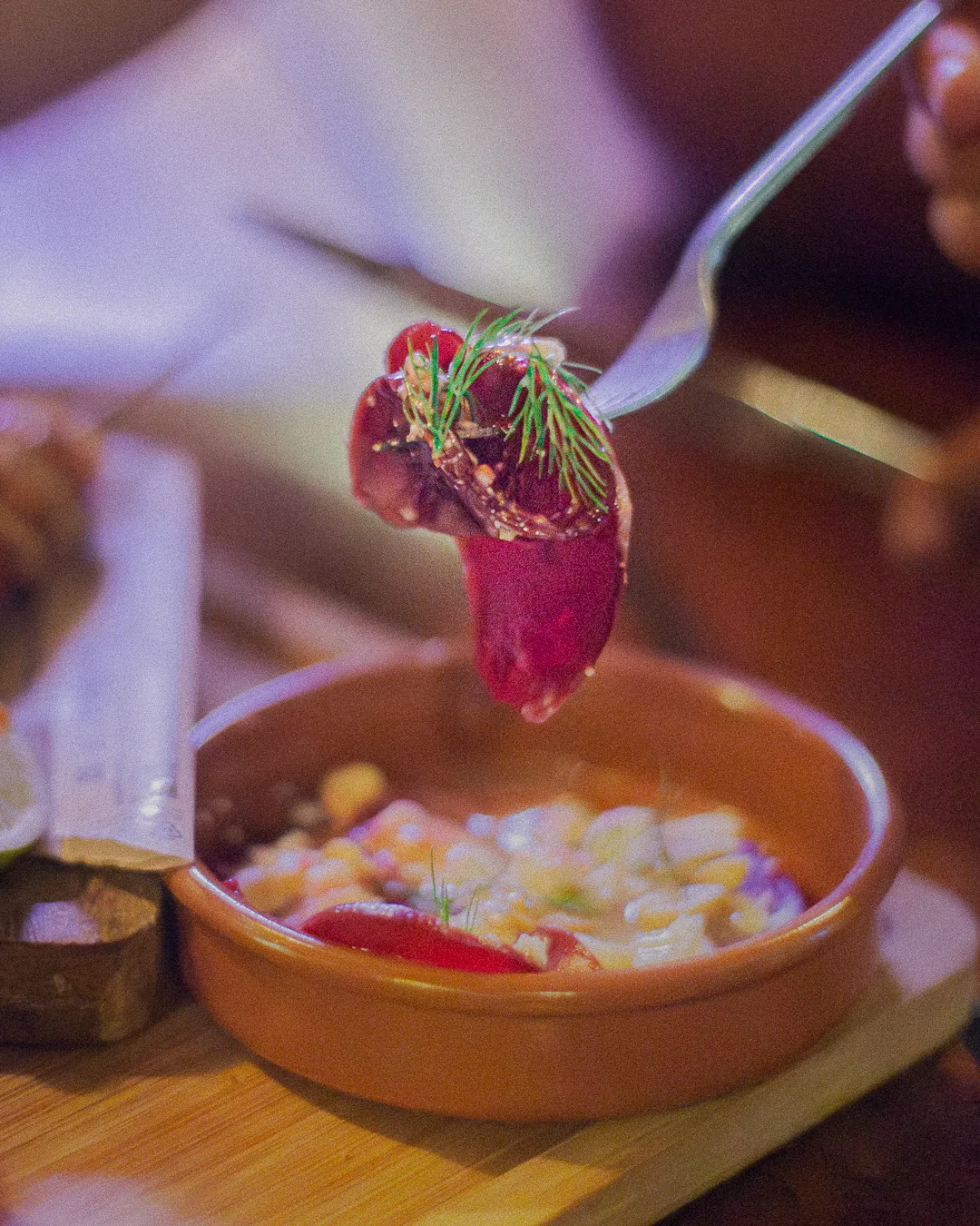 Plat et cocktail